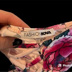 Floral fitted dress.